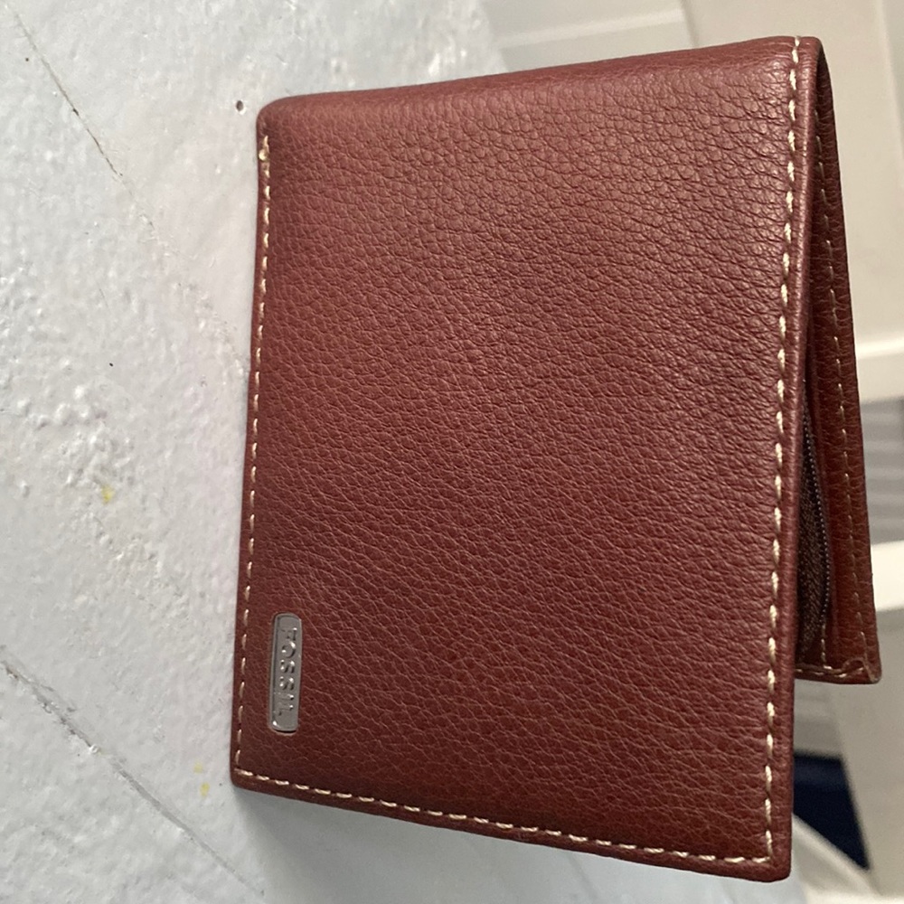 Fossil brown wallet NWOT